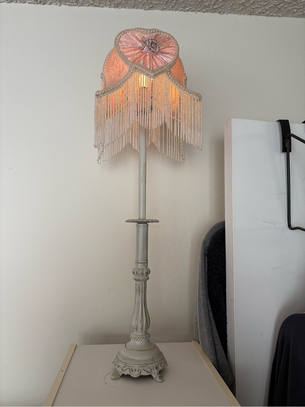 Vintage-Style Pink Fringe Table Lamp - Unbranded